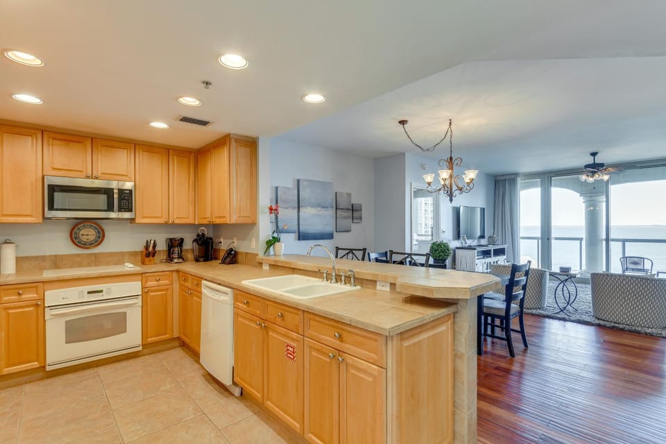 Florida Resort Condo: Walk to Pensacola Beach! House in Pensacola Beach