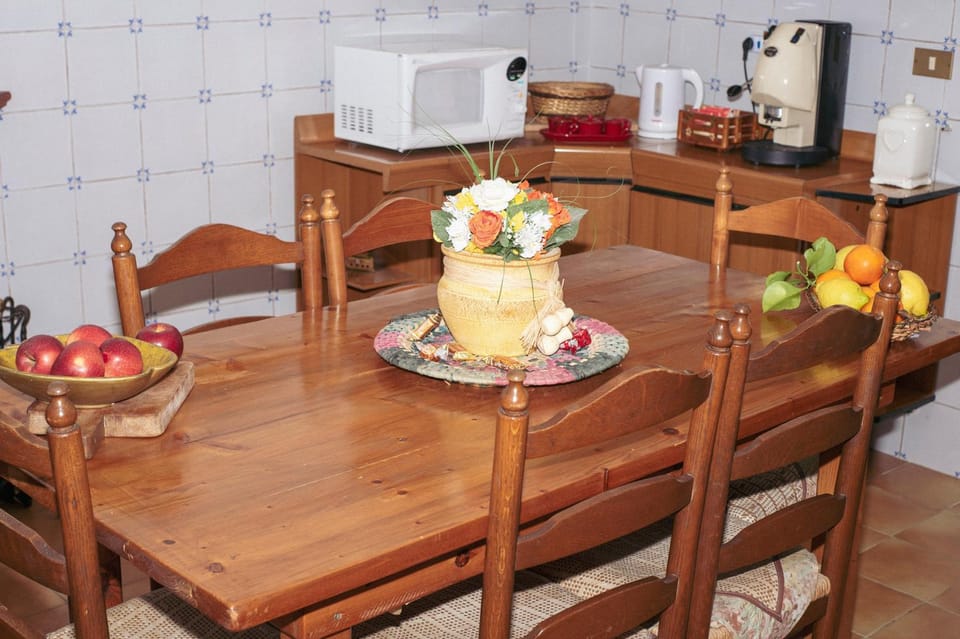 Coffee/tea facilities, Dining area, minibar, kitchen