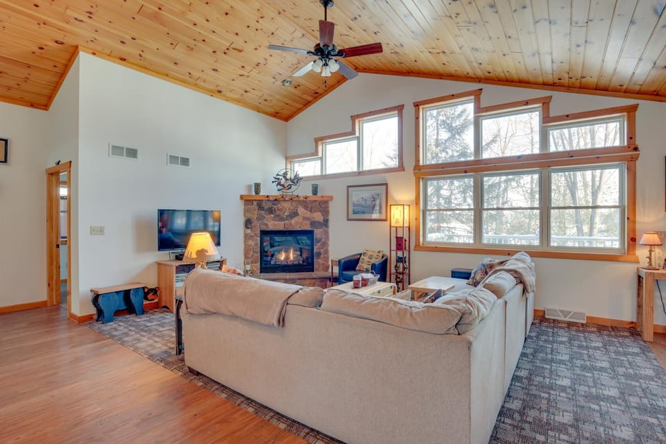 Lakefront Tomahawk Getaway w/ Deck & 2 Fireplaces! House in Wisconsin