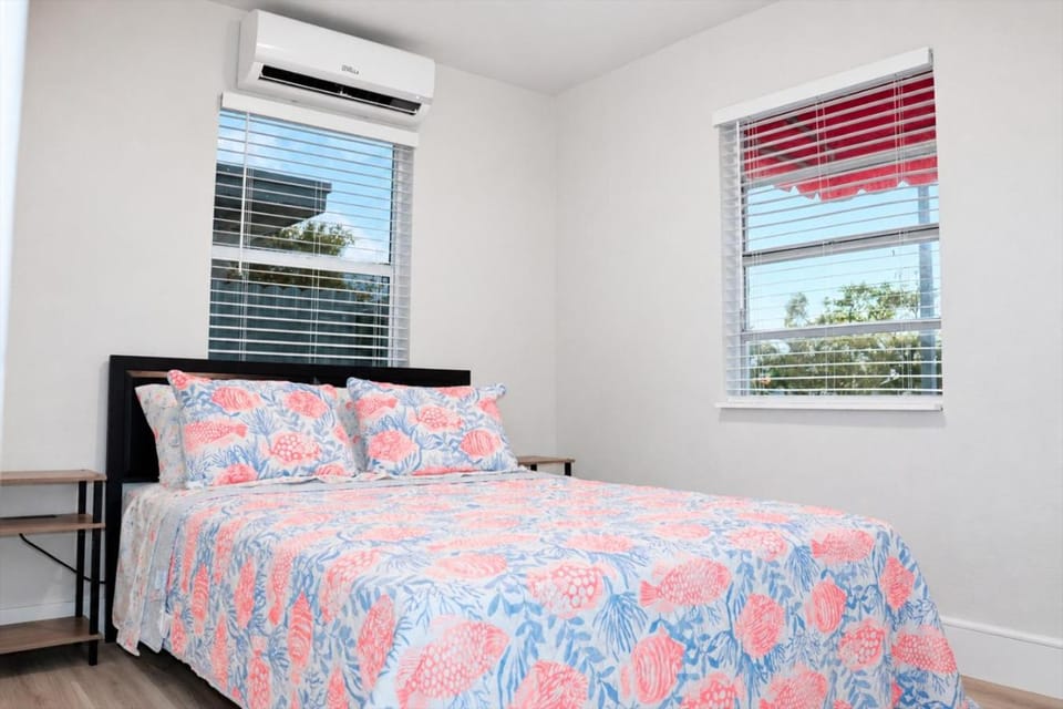 Flamingo Beach House House in Dania Beach