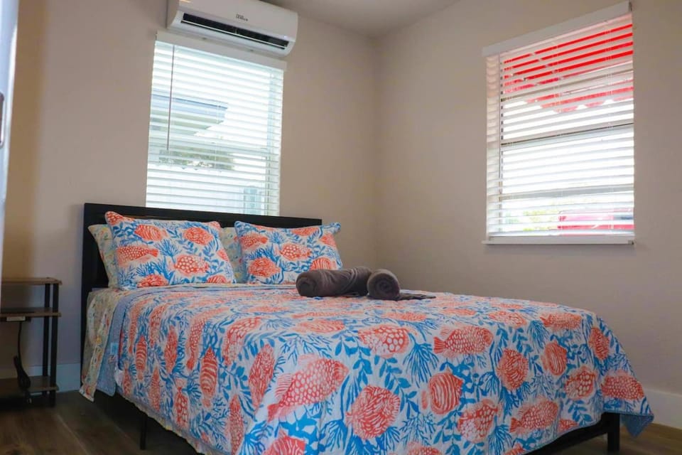 Flamingo Beach House House in Dania Beach