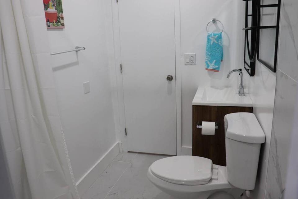 Flamingo Beach House House in Dania Beach