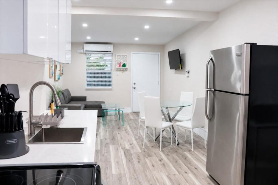 Flamingo Beach House House in Dania Beach