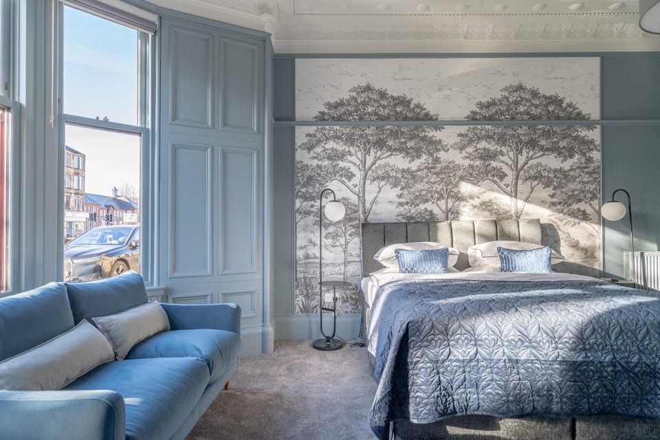 Bed, Seating area