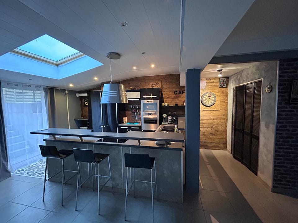 Darts, Lounge or bar, kitchen