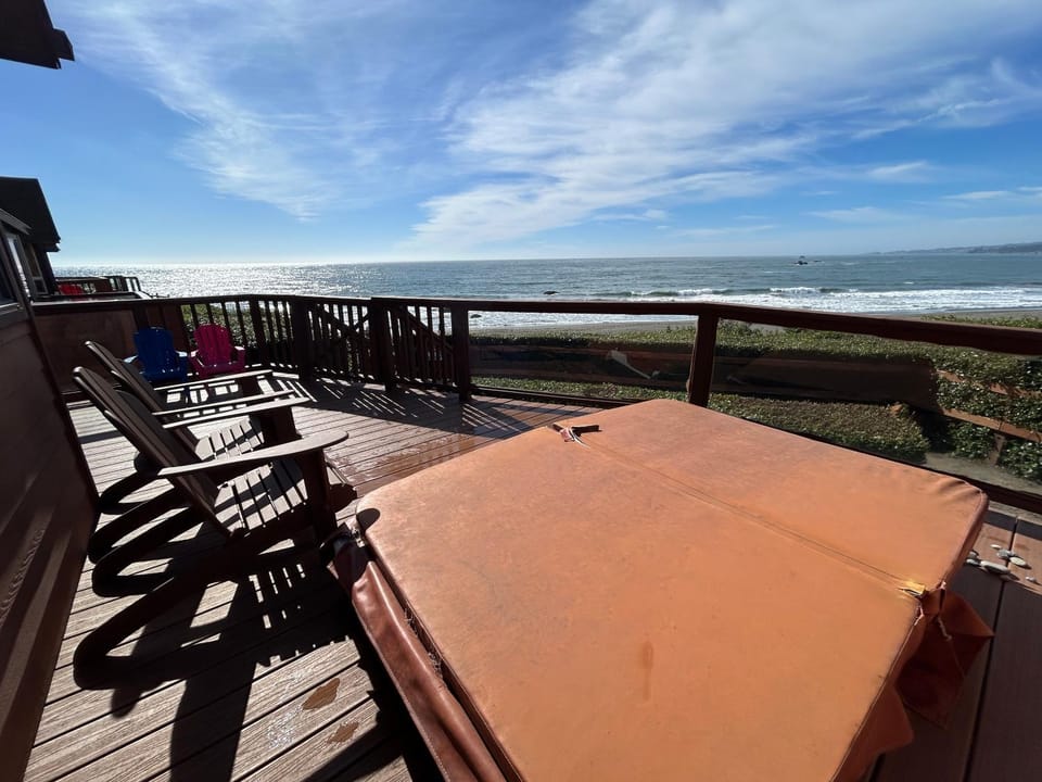Oceanfront Cabin 3 w Jacuzzi Pet Friendly Cabin in California