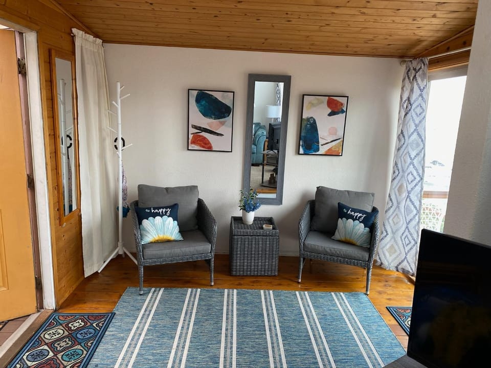 Oceanfront Cabin 4 with Jacuzzi Pet Friendly Cabin in California