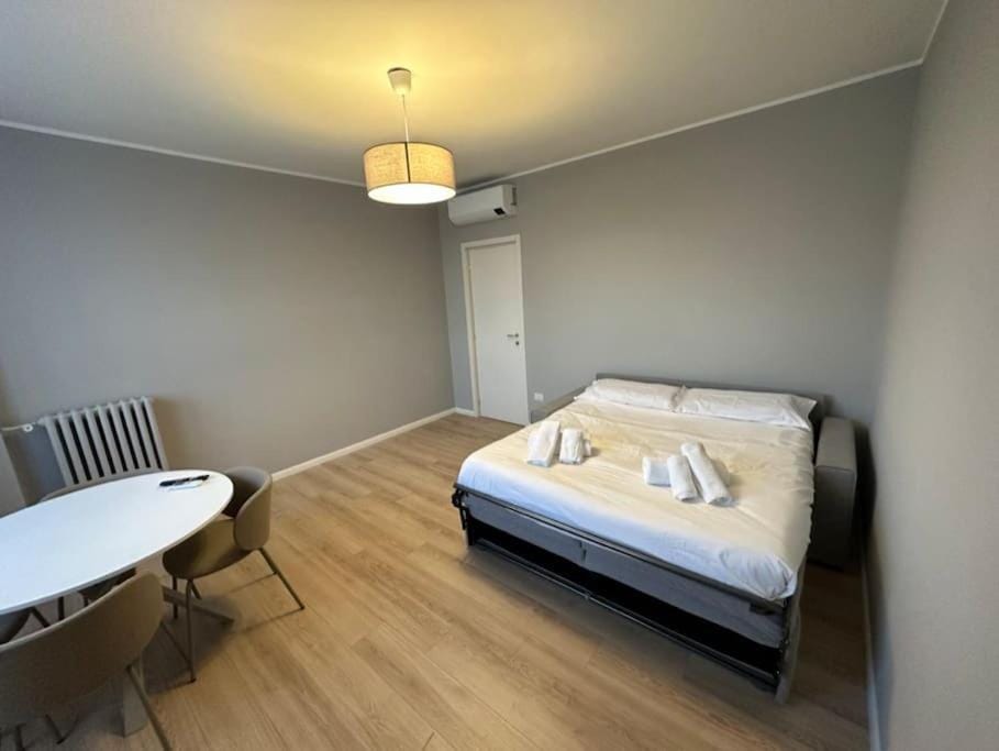 Appartamento due parcheggi e vicino metro Apartment in Milan