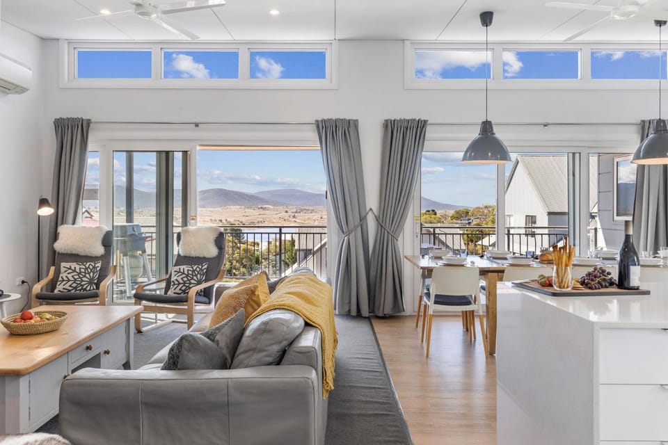 Living room, Seating area, Dining area, Mountain view