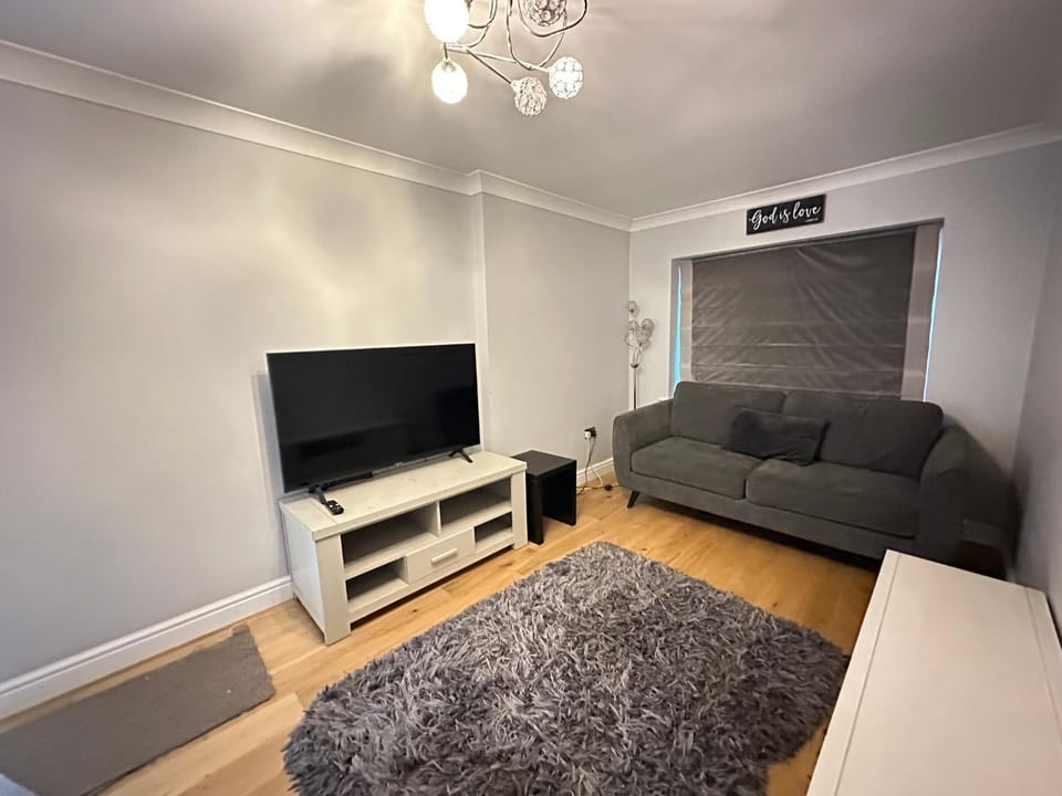 Contractors Home - 4 Bedroom Long Stays Welcome - Barnsley House in Borough of Barnsley