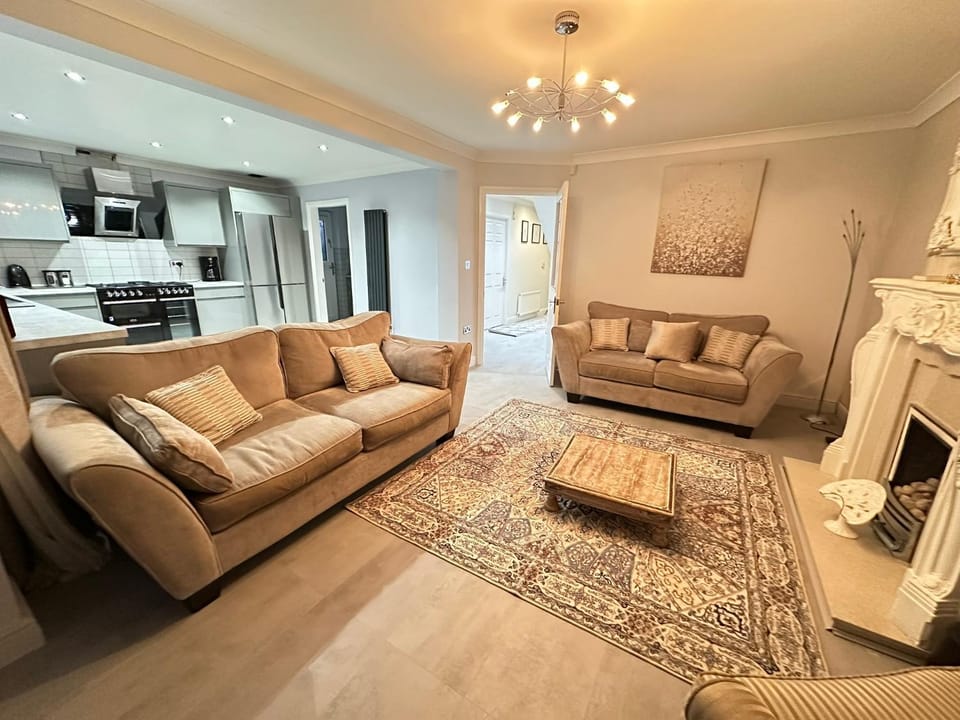 Contractors Home - 4 Bedroom Long Stays Welcome - Barnsley House in Borough of Barnsley