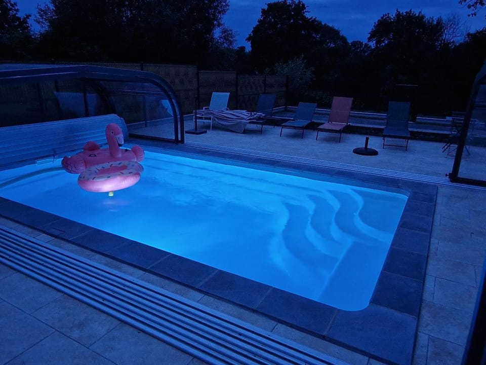 Maison de charme en bord du Loir, 6-8 pers, proche Zoo de La Flèche, piscine à venir, parking inclus - FR-1-410-429 House in Pays de la Loire