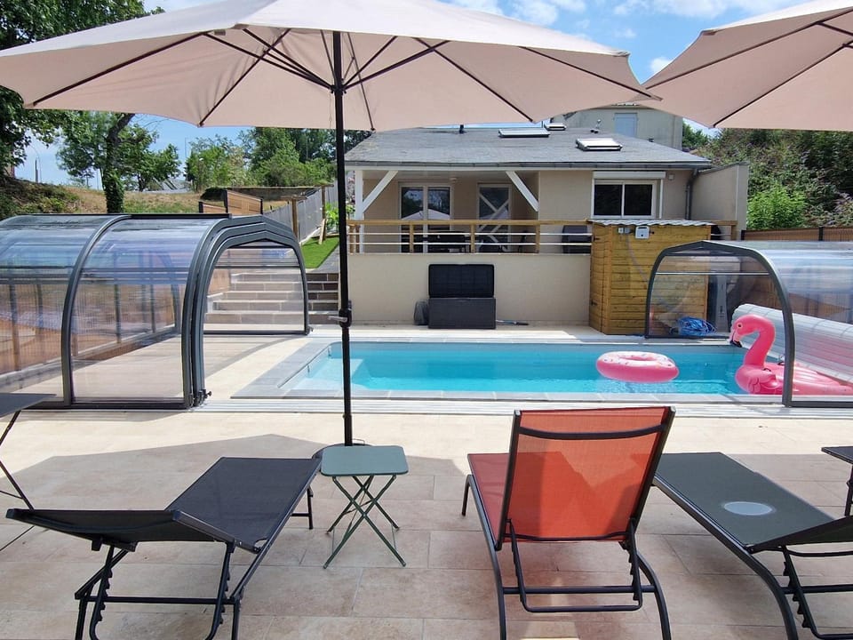 Maison de charme en bord du Loir, 6-8 pers, proche Zoo de La Flèche, piscine à venir, parking inclus - FR-1-410-429 House in Pays de la Loire