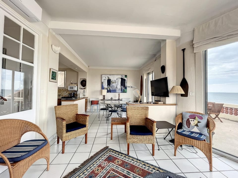 Appartement F4 Carnon avec terrasse, parking, climatisation, wifi, accès plage - FR-1-715-92 Apartment in Mauguio