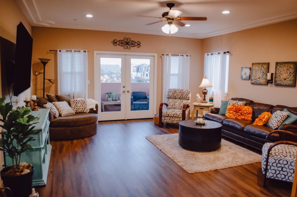 Living room, Seating area, fireplace