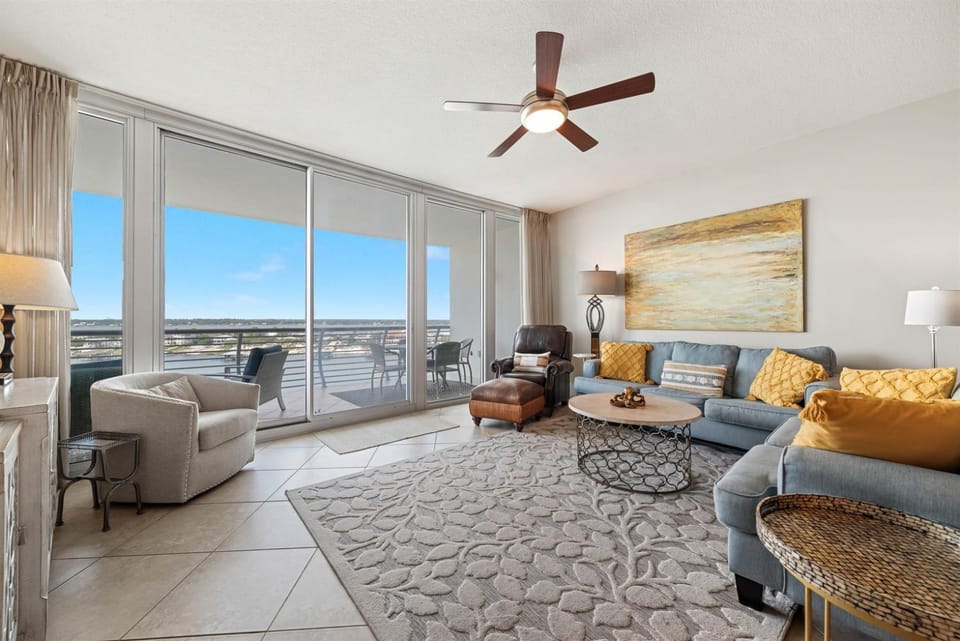 Bella Luna - 803 -High-end Luxury Condo-Bayfront-Sleeps 6-Walk to Flora-Bama Apartment in Ono Island