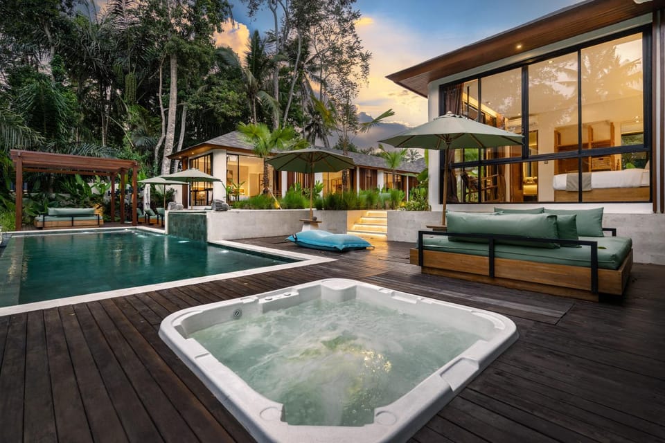 Property building, Natural landscape, Pool view, sunbed