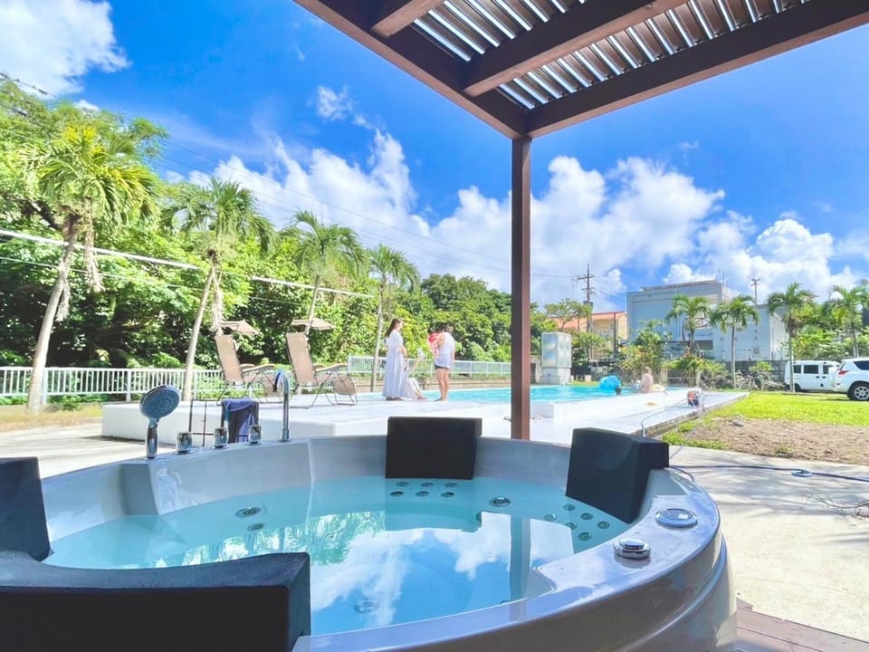 Hot Tub, Swimming pool