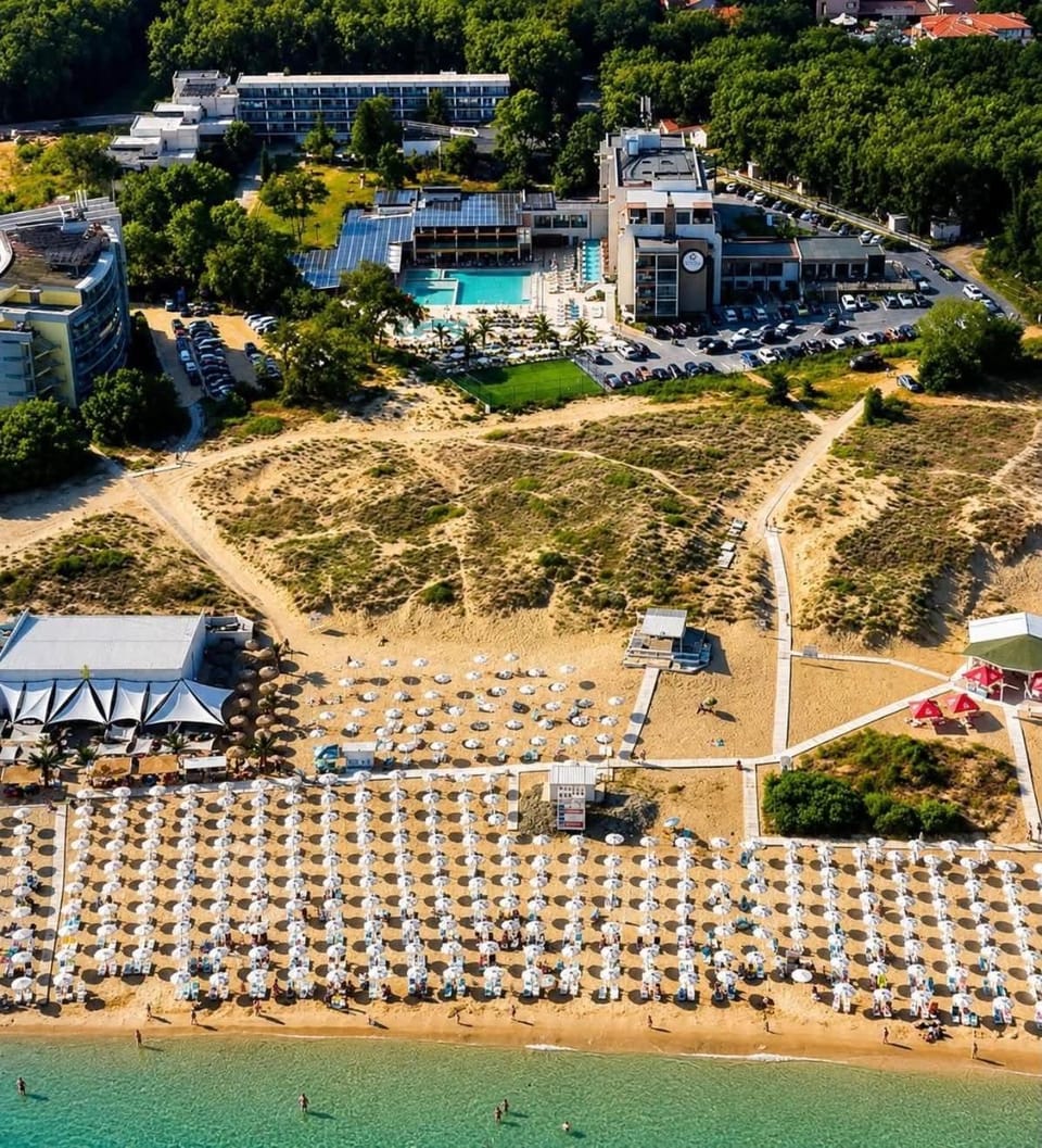Hotel Palms Beach Kiten Hotel in Burgas Province