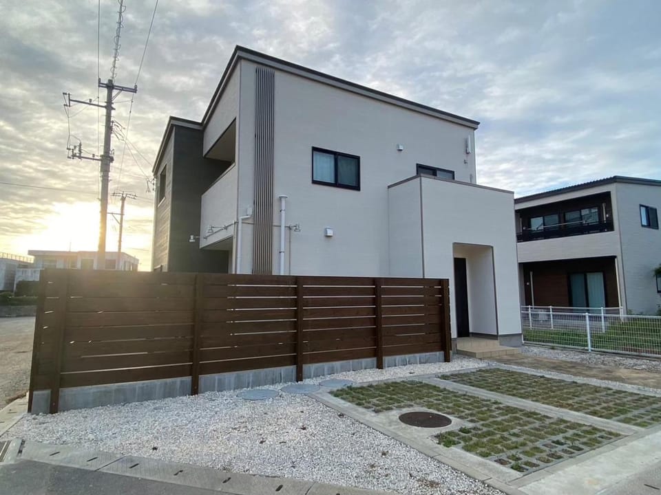 Property building, Day