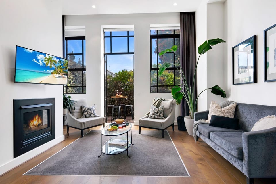Apartment Geelong Heritage Luxury Ground Floor Courtyard Apartment hotel in Geelong