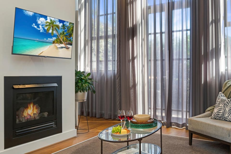 Apartment Geelong Heritage Luxury Ground Floor Courtyard Apartment hotel in Geelong