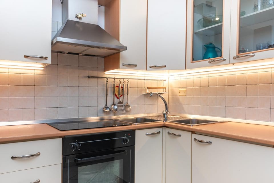 Kitchen or kitchenette, Living room
