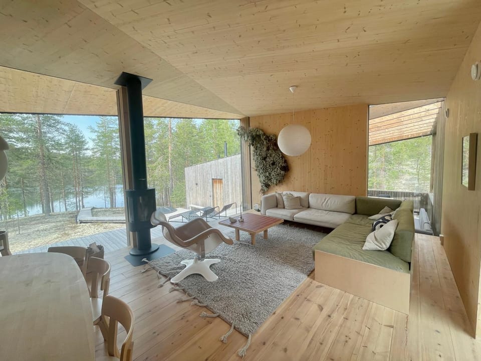 Villa Jäkälä - An architectural wooden villa by the lake Villa in Finland