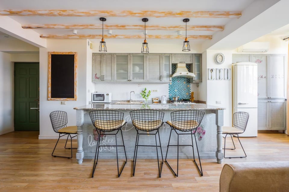 Seating area, Dining area