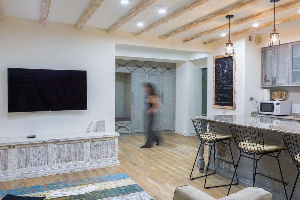 Kitchen or kitchenette, Photo of the whole room, Seating area