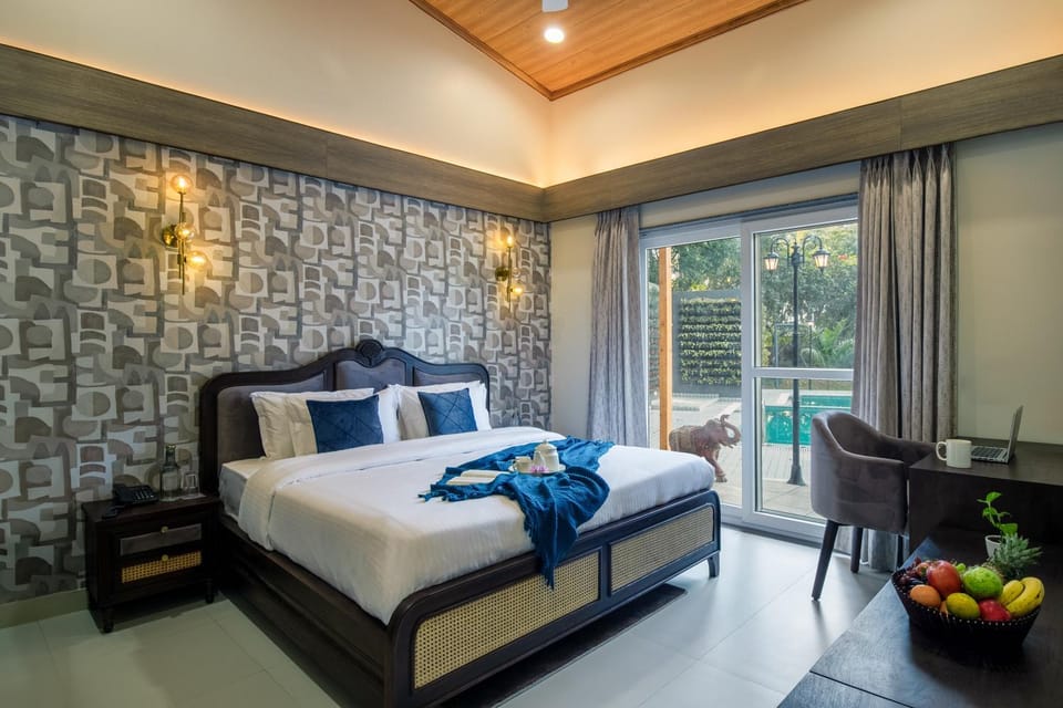 Bed, Living room, Photo of the whole room, Seating area, Bedroom, towels