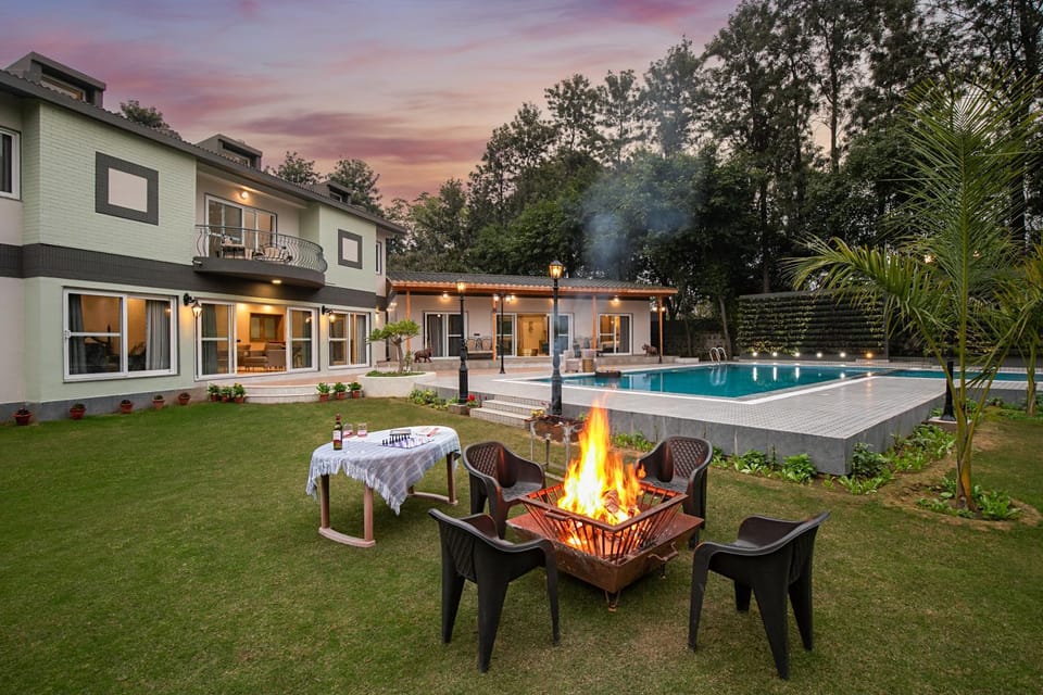 Property building, Patio, Day, Natural landscape, BBQ facilities, Garden, Garden view, Pool view, Swimming pool, sunbed