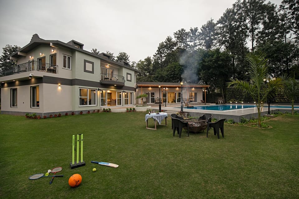 Property building, Patio, Day, Natural landscape, Garden, Garden view, Pool view, Swimming pool