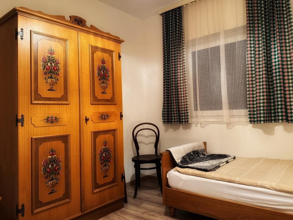 Bed, Photo of the whole room, Bedroom, wardrobe