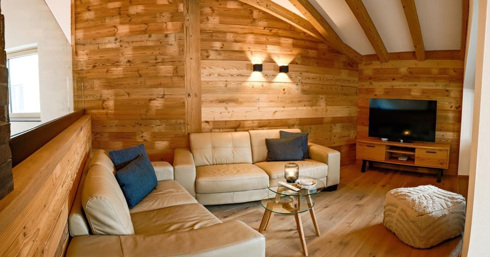 Summer, TV and multimedia, Living room