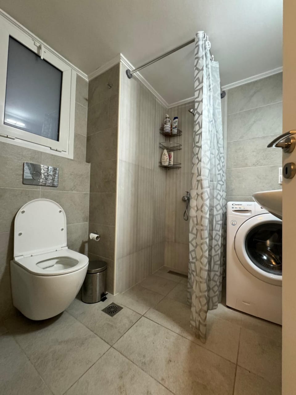 Shower, Toilet, Bathroom, towels, washing machine