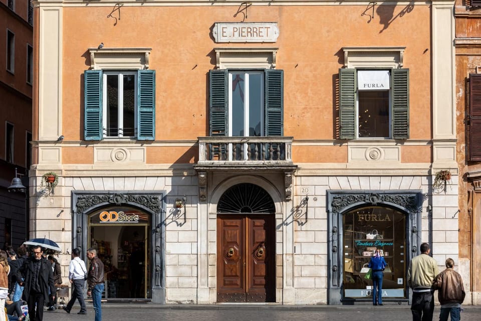 Facade/entrance
