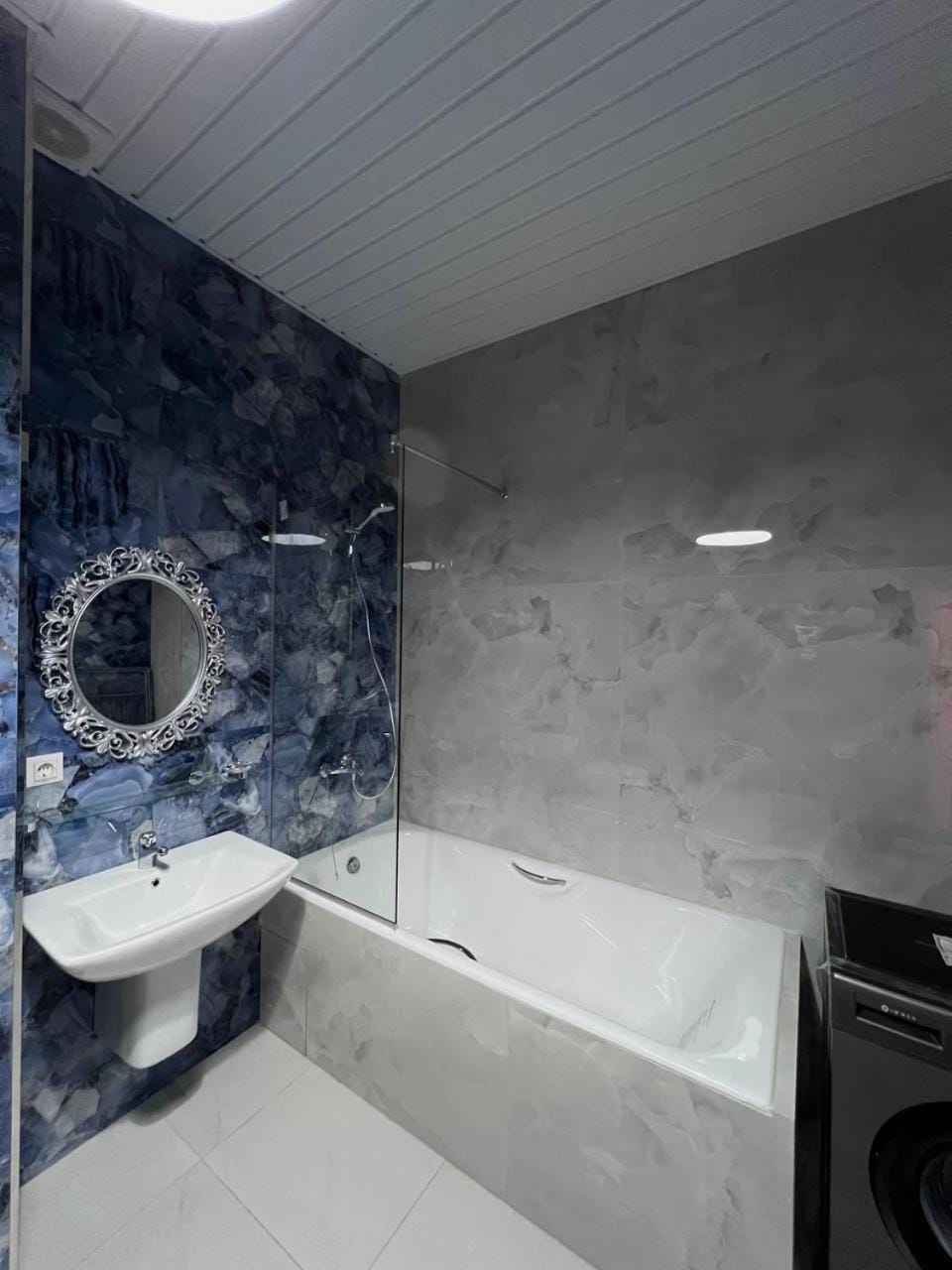 Shower, Toilet, Bathroom, Bath