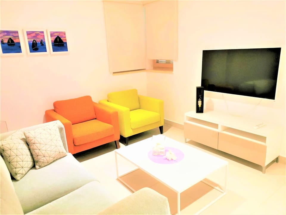 Communal lounge/ TV room, TV and multimedia, Living room, Seating area