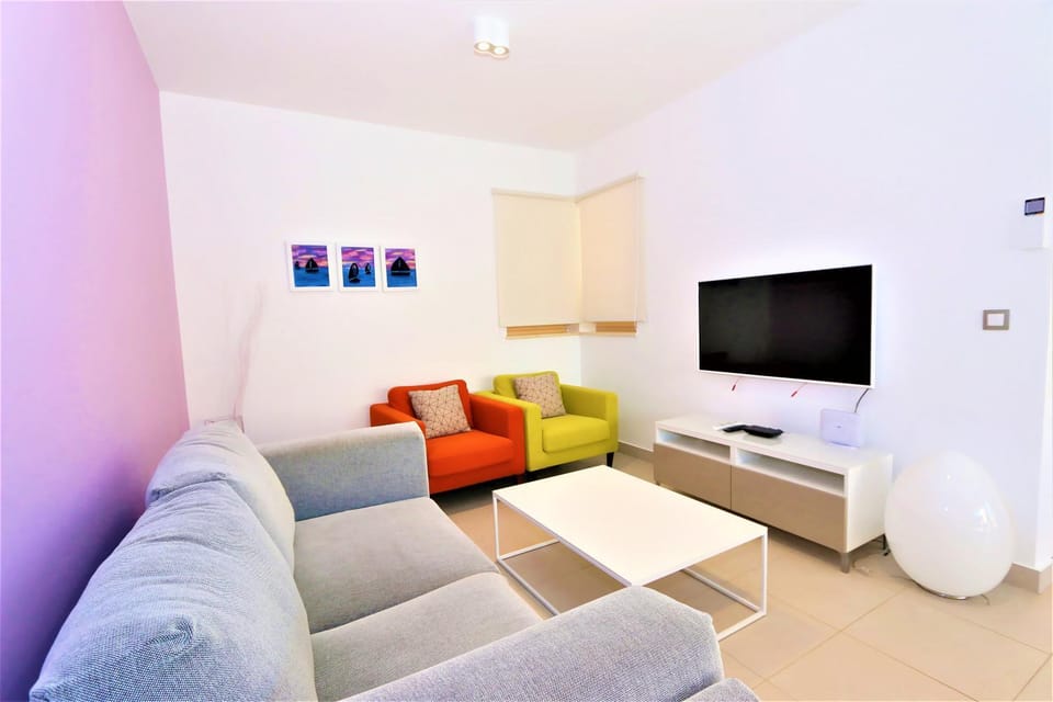 Communal lounge/ TV room, TV and multimedia, Living room, Seating area