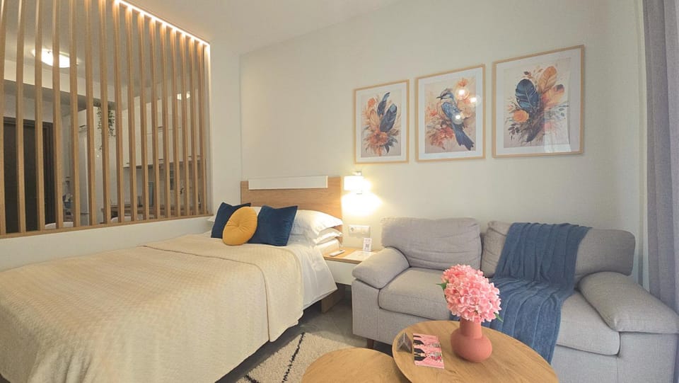 Bed, Living room, Photo of the whole room, Seating area, Bedroom