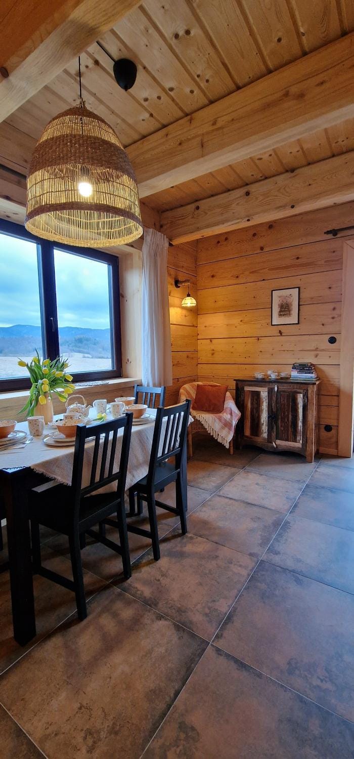 Living room, Dining area, Mountain view
