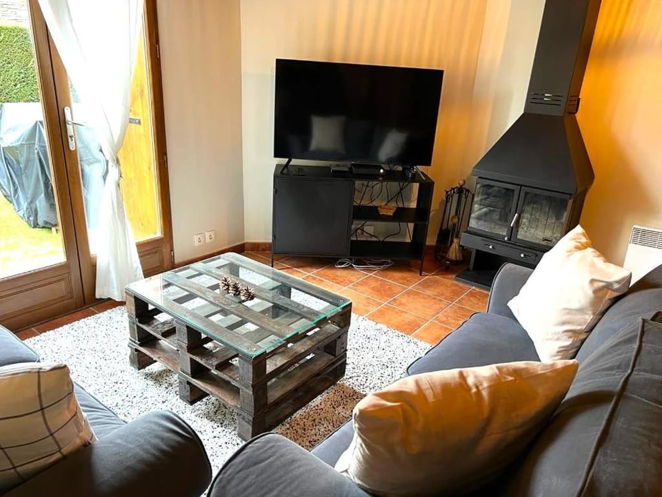 Casa Adosada con jardín y Wifi en Estavar House in Cerdanya