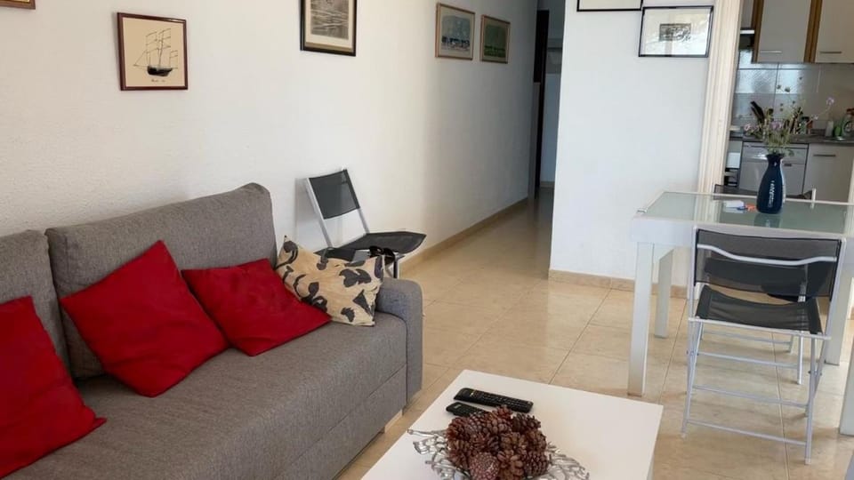MEDDAYS APARTAMENTO GUARDAMAR FRONTAL AL MAR Apartment in Baix Camp
