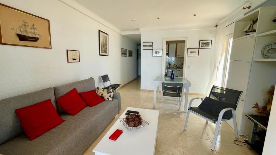 MEDDAYS APARTAMENTO GUARDAMAR FRONTAL AL MAR Apartment in Baix Camp