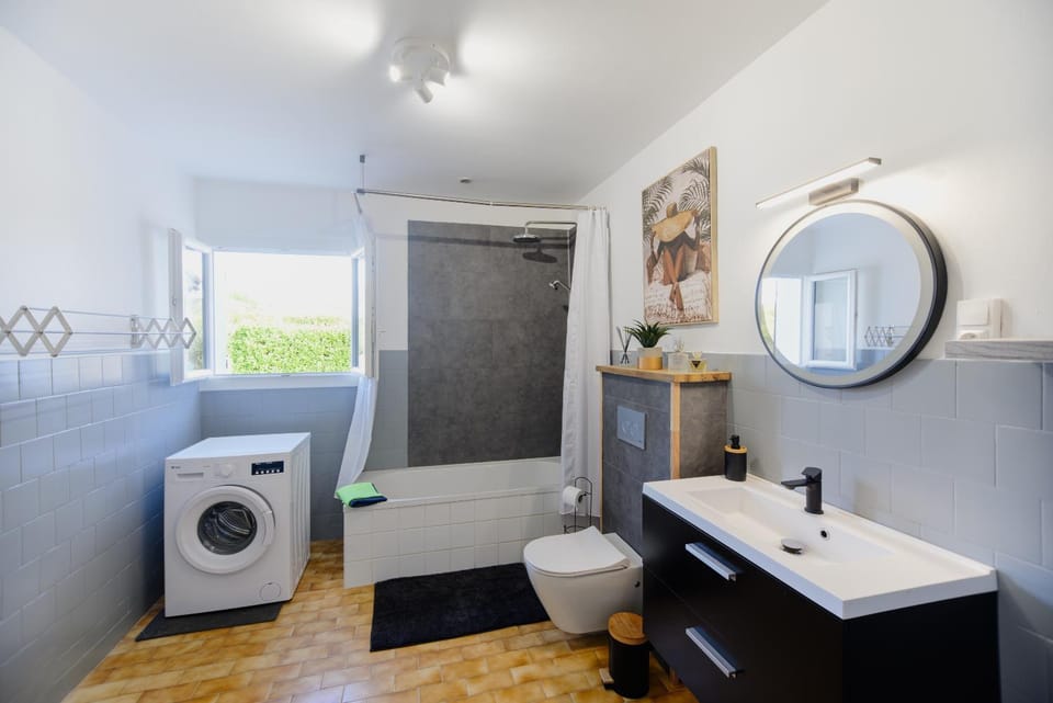 Bathroom, Bath