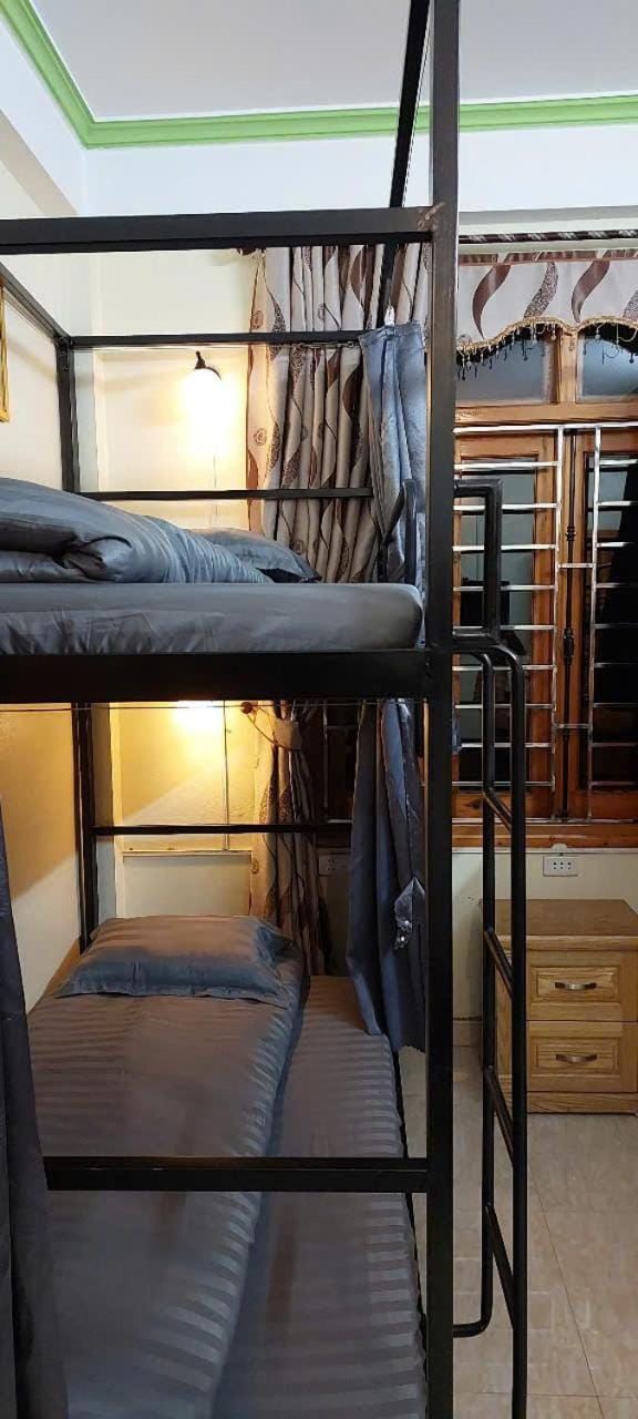 Bed, Photo of the whole room, Seating area, Bedroom, bunk bed
