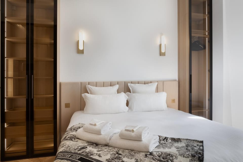 Bed, Photo of the whole room, Bedroom, towels, wardrobe