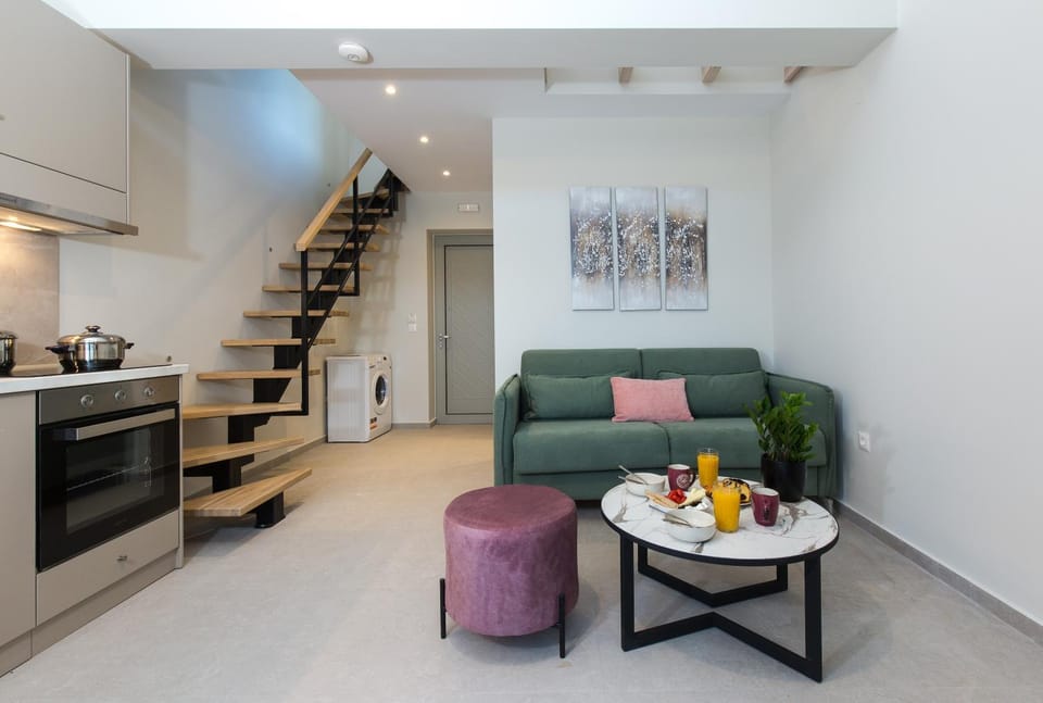Kitchen or kitchenette, Living room, Seating area, pet friendly, stove