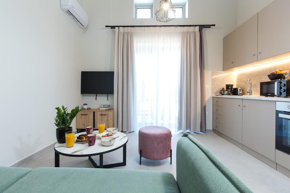 Kitchen or kitchenette, Seating area